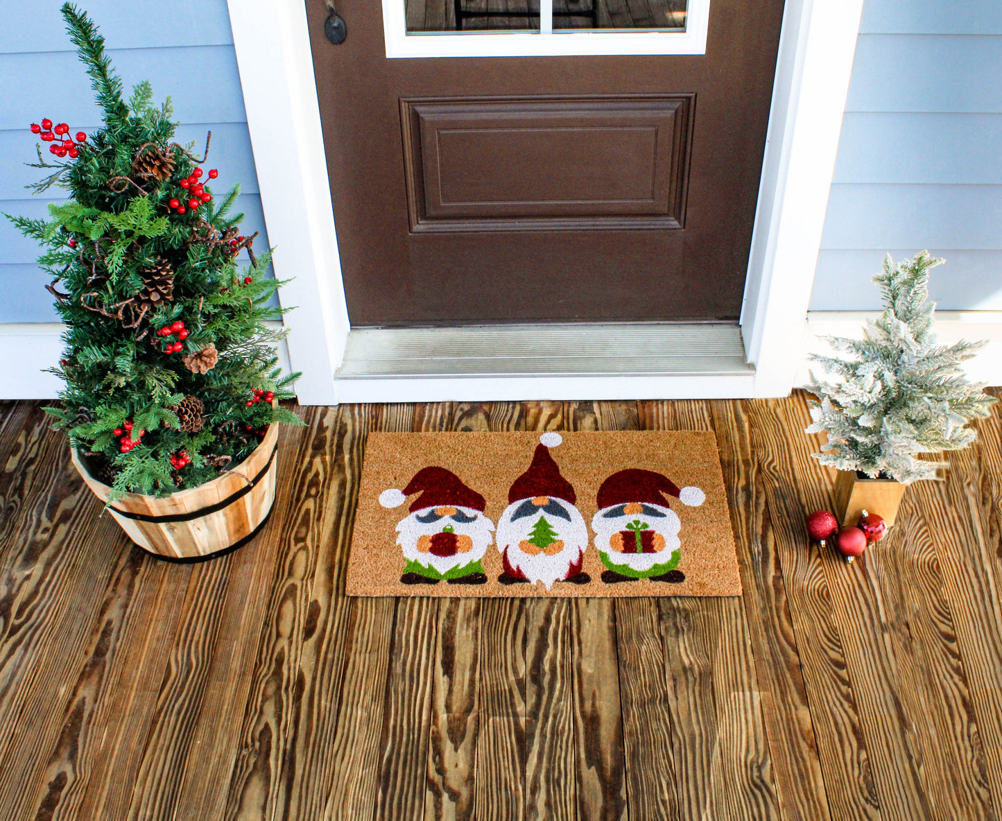 Avera Products Christmas Trio of Gnomes Doormat